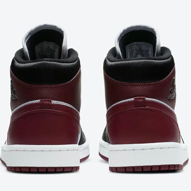 NIKE(ナイキ)のNIKE WMNS AIR JORDAN 1 MID DARK BEETROOT メンズの靴/シューズ(スニーカー)の商品写真