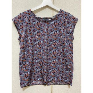 アバクロンビーアンドフィッチ(Abercrombie&Fitch)のアバクロ　花柄トップス(Tシャツ(半袖/袖なし))