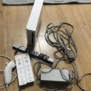 ウィー(Wii)の任天堂　Wii ソフト7枚付(家庭用ゲーム機本体)