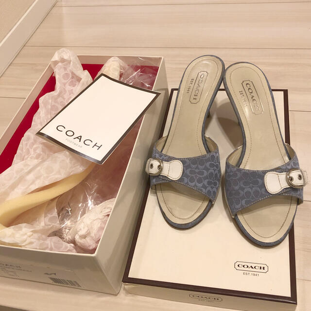COACH(コーチ)の【お値下げ】COACHサンダル　ブルー×ホワイト　イタリア製シグニチャー レディースの靴/シューズ(サンダル)の商品写真