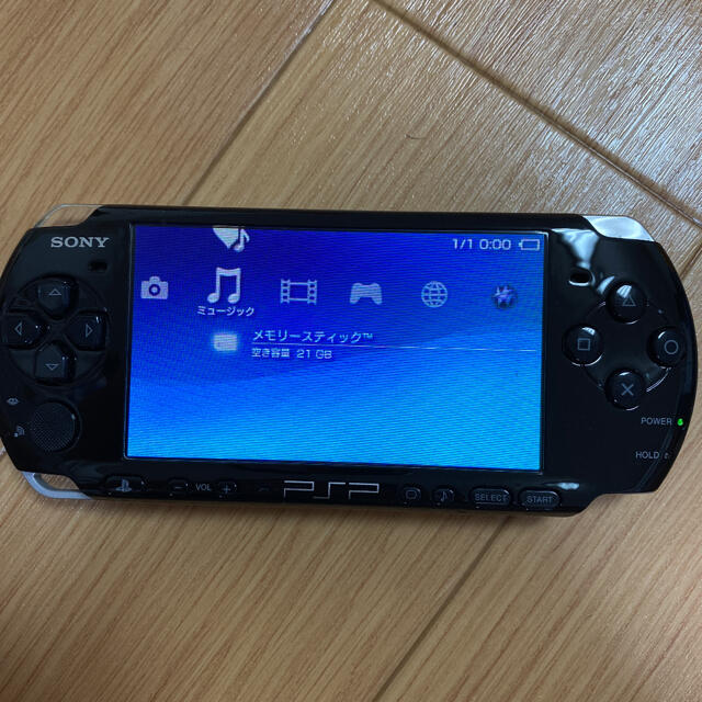 PSP3000本体、充電器、メモリーカード（32G）携帯用ゲーム機本体