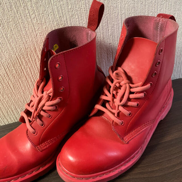 Dr.Martens(ドクターマーチン)の【中古】Dr.Martens ドクターマーチン ブーツ 赤 RED 28cm メンズの靴/シューズ(ブーツ)の商品写真