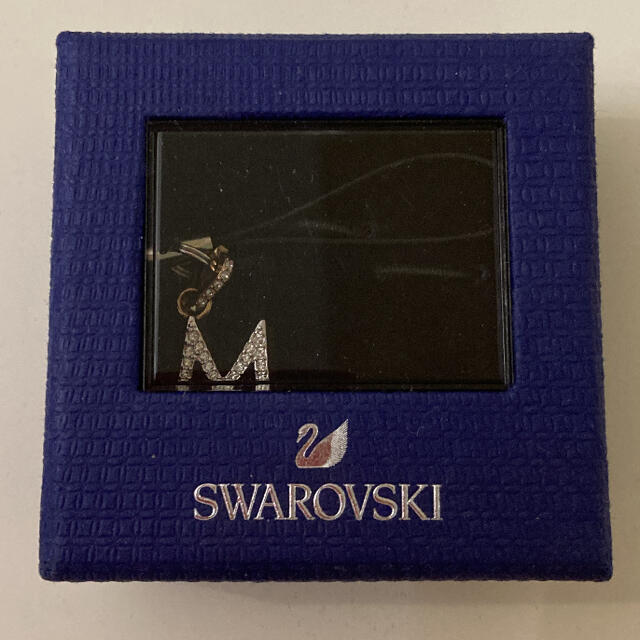 SWAROVSKI(スワロフスキー)のスワロフスキー　SWAROVSKI イニシャルM ストラップ レディースのアクセサリー(チャーム)の商品写真