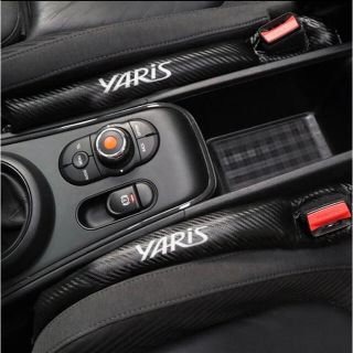 【新品】ヤリス yaris toyotaシートサイド 隙間クッション 2個セット(車内アクセサリ)