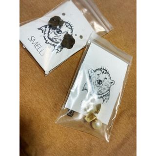 スメリー(SMELLY)のSMELLY  リバーシブルシカクピアス＋フラワーピアス　2つセット　新品(ピアス)