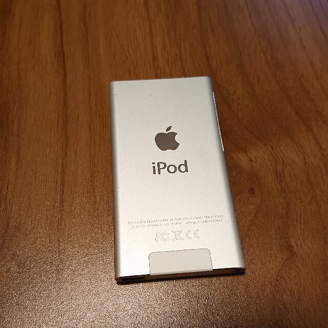 iPod(アイポッド)のipod nano 第7世代 シルバー スマホ/家電/カメラのオーディオ機器(ポータブルプレーヤー)の商品写真