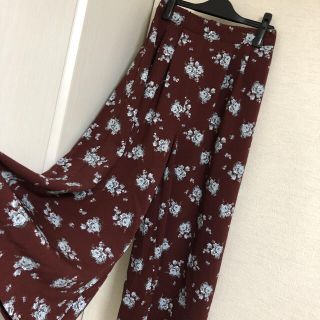 イング(INGNI)のすごく素敵です(^^) イング　花柄　ワイドパンツ  M(カジュアルパンツ)