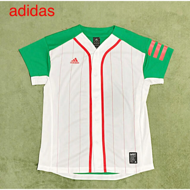 adidas(アディダス)の【新品】adidas　アディダス　ベースボールシャツ　スポーツパフォーマンスロゴ メンズのトップス(Tシャツ/カットソー(半袖/袖なし))の商品写真