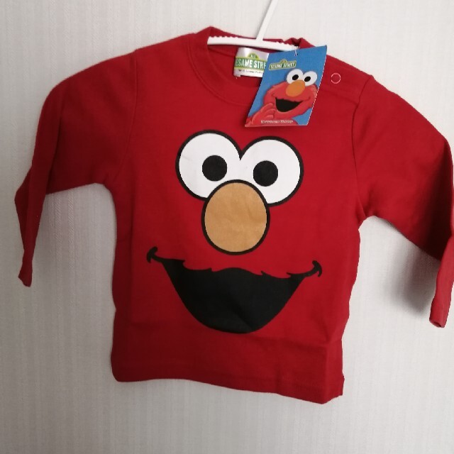 SESAME STREET(セサミストリート)の新品タグつきセサミストリート　　エルモTシャツ90 キッズ/ベビー/マタニティのキッズ/ベビー/マタニティ その他(その他)の商品写真