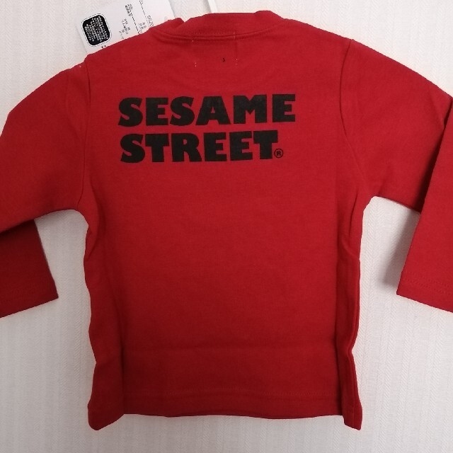 SESAME STREET(セサミストリート)の新品タグつきセサミストリート　　エルモTシャツ90 キッズ/ベビー/マタニティのキッズ/ベビー/マタニティ その他(その他)の商品写真