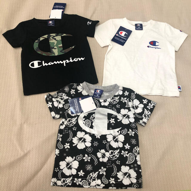 Champion(チャンピオン)の90cm チャンピオン　Tシャツ　新品　二枚の値段 キッズ/ベビー/マタニティのキッズ服男の子用(90cm~)(Tシャツ/カットソー)の商品写真