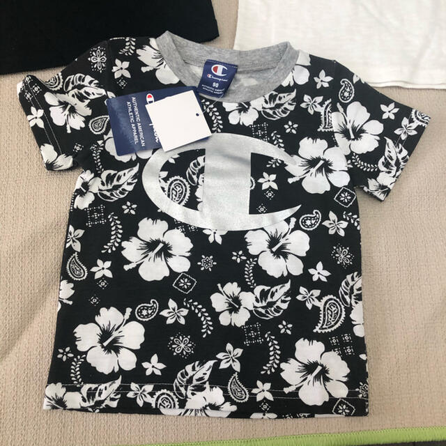 Champion(チャンピオン)の90cm チャンピオン　Tシャツ　新品　二枚の値段 キッズ/ベビー/マタニティのキッズ服男の子用(90cm~)(Tシャツ/カットソー)の商品写真