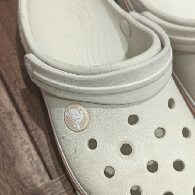 crocs(クロックス)のcrocs クロックス サンダル 17.5cm ベージュ キッズ/ベビー/マタニティのキッズ靴/シューズ(15cm~)(サンダル)の商品写真