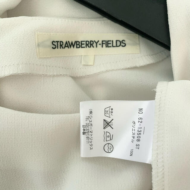 STRAWBERRY-FIELDS(ストロベリーフィールズ)のストロベリー♡ノースリーブデザインシャツ レディースのトップス(シャツ/ブラウス(半袖/袖なし))の商品写真