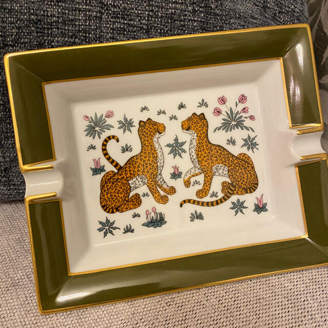 エルメス 灰皿 希少《インドの狩猟》 かわいかっ エルメス 灰皿 希少《インドの狩猟》 かわいかっ