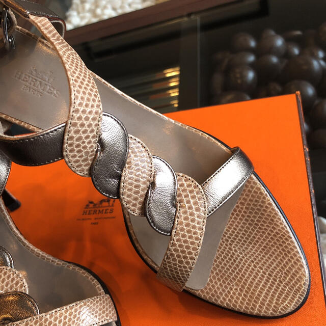 Hermes(エルメス)のHERMES   サンダル　ヒール  ⭐️新品⭐️ 371/2 レディースの靴/シューズ(サンダル)の商品写真