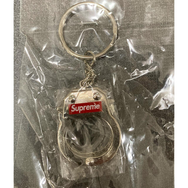 Supreme(シュプリーム)のsupreme 手錠　キーホルダー　未使用 メンズのファッション小物(キーホルダー)の商品写真