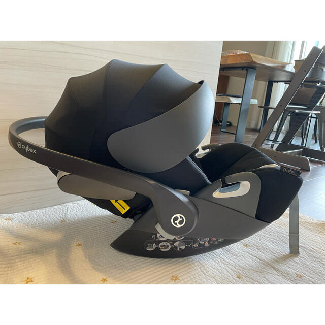 cybex(サイベックス)の【cybex】クラウドZとベースZセット キッズ/ベビー/マタニティの外出/移動用品(自動車用チャイルドシート本体)の商品写真