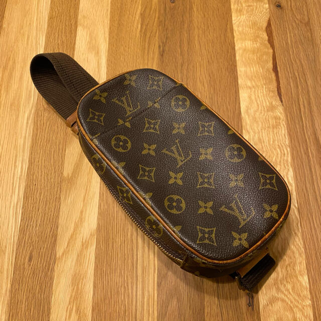 LOUIS VUITTON(ルイヴィトン)のルイヴィトン　ボディバック　ポシェット　モノグラム　m51870 レディースのバッグ(ボディバッグ/ウエストポーチ)の商品写真