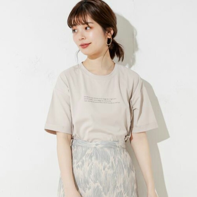 natural couture(ナチュラルクチュール)の新品 natural couture  カリカリ立体ロゴ Tシャツ レディースのトップス(Tシャツ(半袖/袖なし))の商品写真