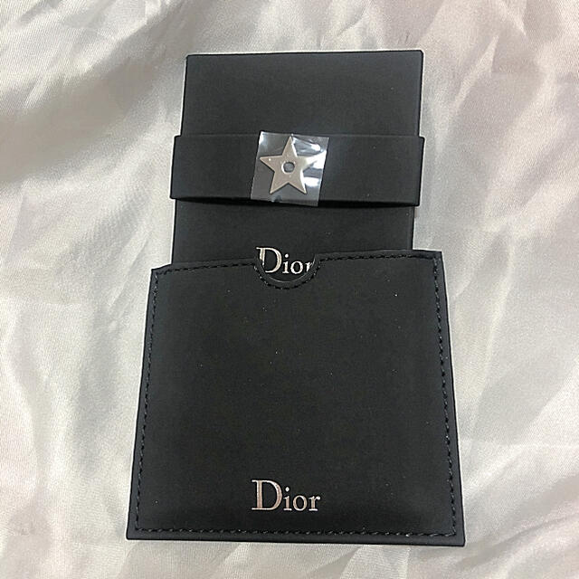 Christian Dior(クリスチャンディオール)の【新品】ディオール ブラック カバー付き ハンドミラー 手鏡 非売品 レディースのファッション小物(ミラー)の商品写真