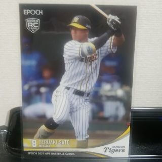 ハンシンタイガース(阪神タイガース)の佐藤輝明【阪神】レギュラーカード EPOCH 2021 NPBベースボールカード(シングルカード)