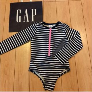 ベビーギャップ(babyGAP)のラスト1！新品★ 95cm gap 水着　ラッシュガード　ボーダー(水着)