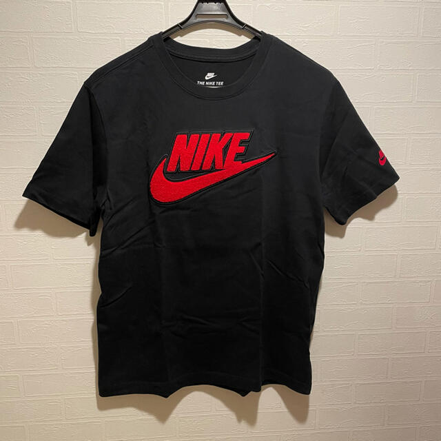 NIKE(ナイキ)のNIKE ナイキ Tシャツ スウッシュ ロゴ ブラック レッド ブルズ bred メンズのトップス(Tシャツ/カットソー(半袖/袖なし))の商品写真