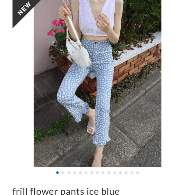 エピヌ epine 新品未使用frill flowerpants iceblue レディースのパンツ(カジュアルパンツ)の商品写真