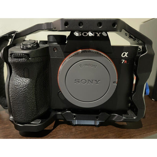 SONY(ソニー)の美品 オマケ付き α7R4 α7RIV ILCE-7RM4 SONY ミラーレス スマホ/家電/カメラのカメラ(ミラーレス一眼)の商品写真