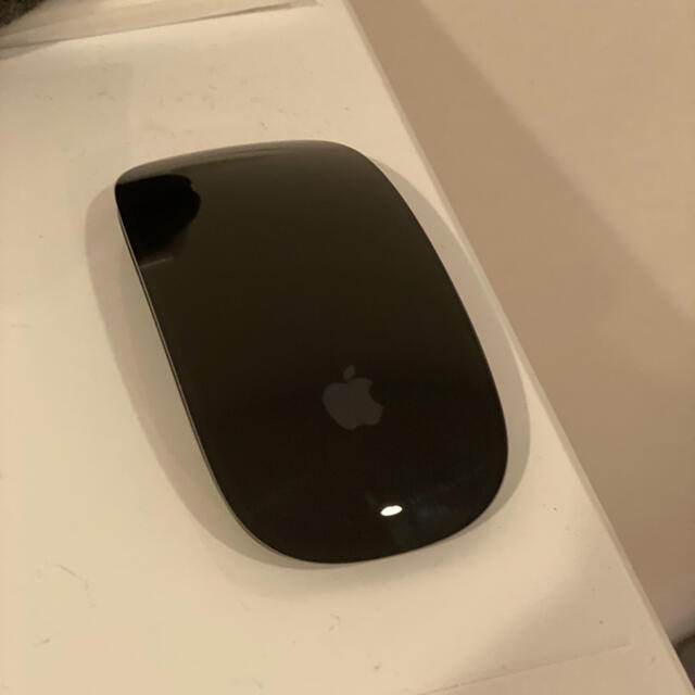 Apple(アップル)の【送料込】Apple Magic Mouse 2 Space grey スマホ/家電/カメラのPC/タブレット(PC周辺機器)の商品写真