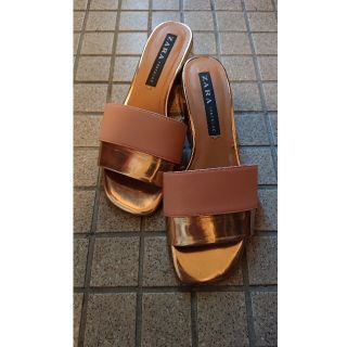 ザラ(ZARA)のZARA ピンクゴールドサンダル(サンダル)