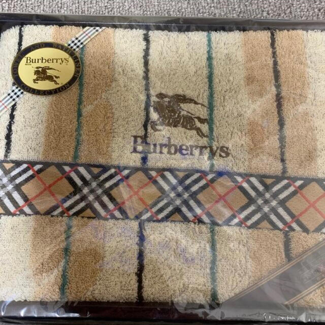 BURBERRY(バーバリー)のBurberry  バスタオル　箱なし発送 インテリア/住まい/日用品の日用品/生活雑貨/旅行(タオル/バス用品)の商品写真