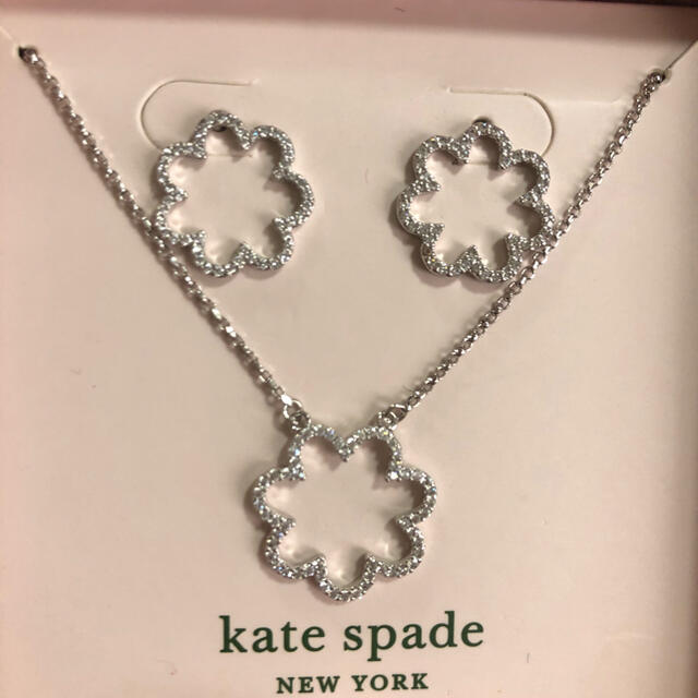 kate spade new york(ケイトスペードニューヨーク)の【ラブ様専用】ケイトスペードネックレスピアス セット プレゼント用に最適☆箱付き レディースのアクセサリー(ネックレス)の商品写真