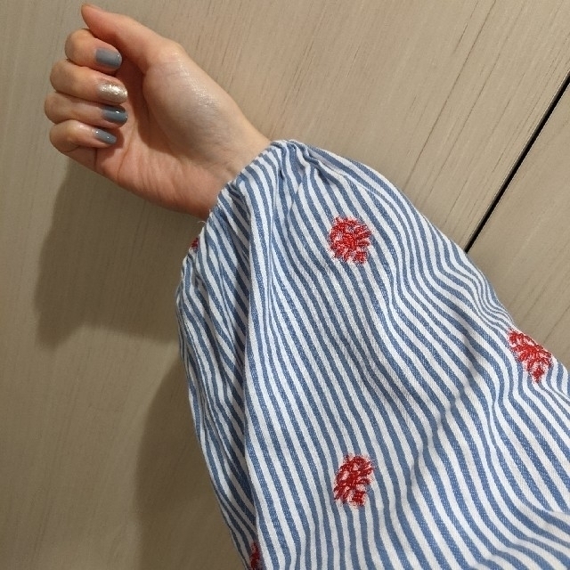 ZARA(ザラ)のZARA パフスリーブ　ストライプシャツ レディースのトップス(シャツ/ブラウス(長袖/七分))の商品写真