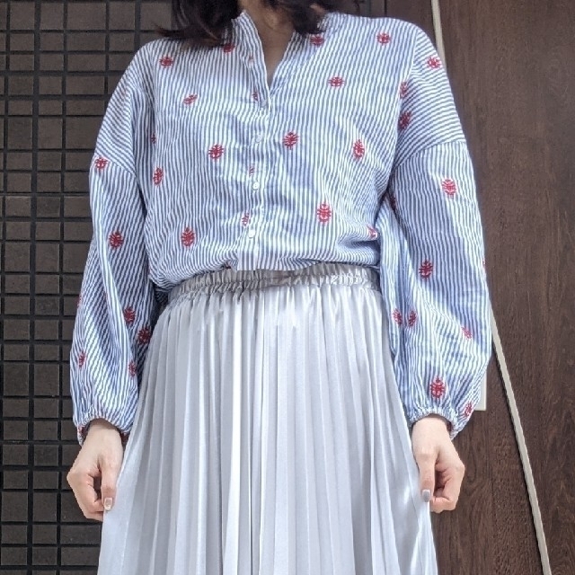 ZARA(ザラ)のZARA パフスリーブ　ストライプシャツ レディースのトップス(シャツ/ブラウス(長袖/七分))の商品写真