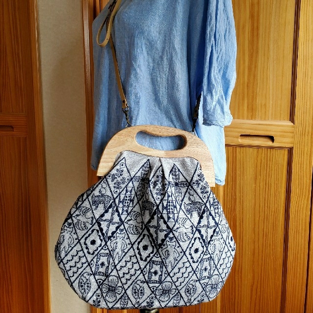 ミナペルホネンハンドメイド シンフォニー 木の持ち手の2way ミナペルホネンハンドメイド シンフォニー 木の持ち手の2way