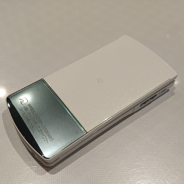 NEC(エヌイーシー)のドコモ docomo N-01G ホワイト WHITE 新品 フィーチャーフォン スマホ/家電/カメラのスマートフォン/携帯電話(携帯電話本体)の商品写真