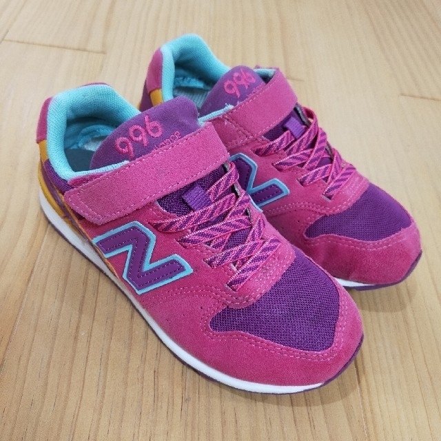 New Balance(ニューバランス)のニューバランスのスニーカー【19.5㎝】New Balance　靴　ピンク　 キッズ/ベビー/マタニティのキッズ靴/シューズ(15cm~)(スニーカー)の商品写真