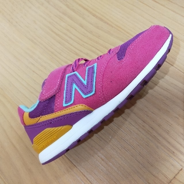 New Balance(ニューバランス)のニューバランスのスニーカー【19.5㎝】New Balance　靴　ピンク　 キッズ/ベビー/マタニティのキッズ靴/シューズ(15cm~)(スニーカー)の商品写真