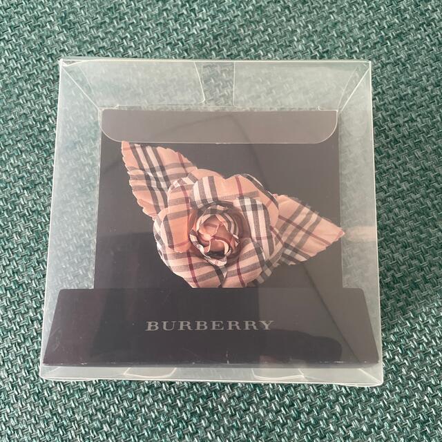 BURBERRY(バーバリー)の⭐️お値下げ⭐️美品　バーバリー　コサージュ　ブローチ レディースのアクセサリー(ブローチ/コサージュ)の商品写真