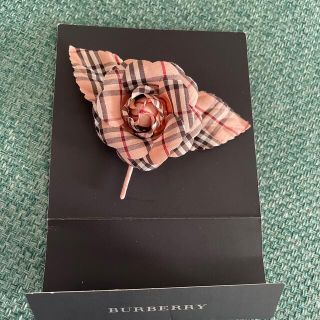 バーバリー(BURBERRY)の⭐️お値下げ⭐️美品　バーバリー　コサージュ　ブローチ(ブローチ/コサージュ)