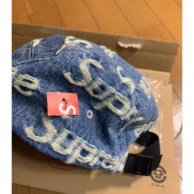 Supreme(シュプリーム)のSupreme Frayed Logos Denim Camp Cap ブルー メンズの帽子(キャップ)の商品写真