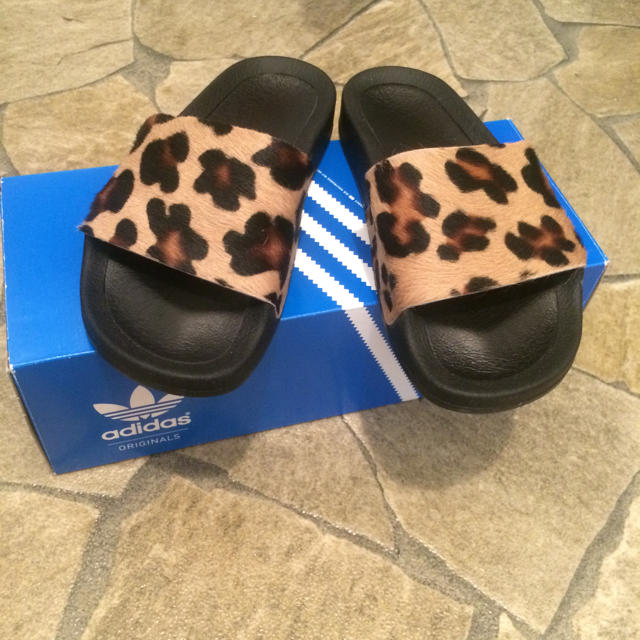 adidas - ヒョウ柄サンダルの通販 by asuka shop|アディダスならラクマ