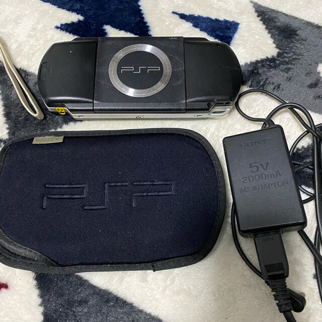 PlayStation Portable(プレイステーションポータブル)のPSP 1000 セット　動作確認済み&ジャンク エンタメ/ホビーのゲームソフト/ゲーム機本体(携帯用ゲーム機本体)の商品写真