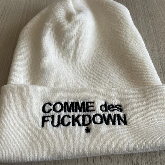 SSUR(サー)のCOMME des FUCKDOWN ニット帽(最終価格) メンズの帽子(ニット帽/ビーニー)の商品写真