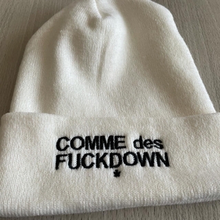 サー(SSUR)のCOMME des FUCKDOWN ニット帽(最終価格)(ニット帽/ビーニー)