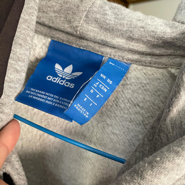 adidas(アディダス)のadidas originals パーカー　グレー　裏起毛 メンズのトップス(パーカー)の商品写真