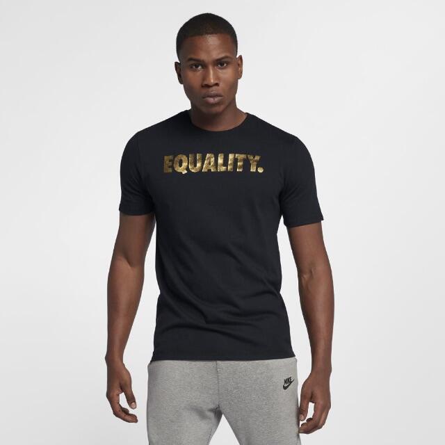 新品 NIKE EQUALITY Tシャツ ブラックゴールド