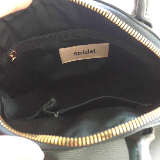 SNIDEL(スナイデル)のsnidel セミサークルバッグ 緑 レディースのバッグ(ショルダーバッグ)の商品写真